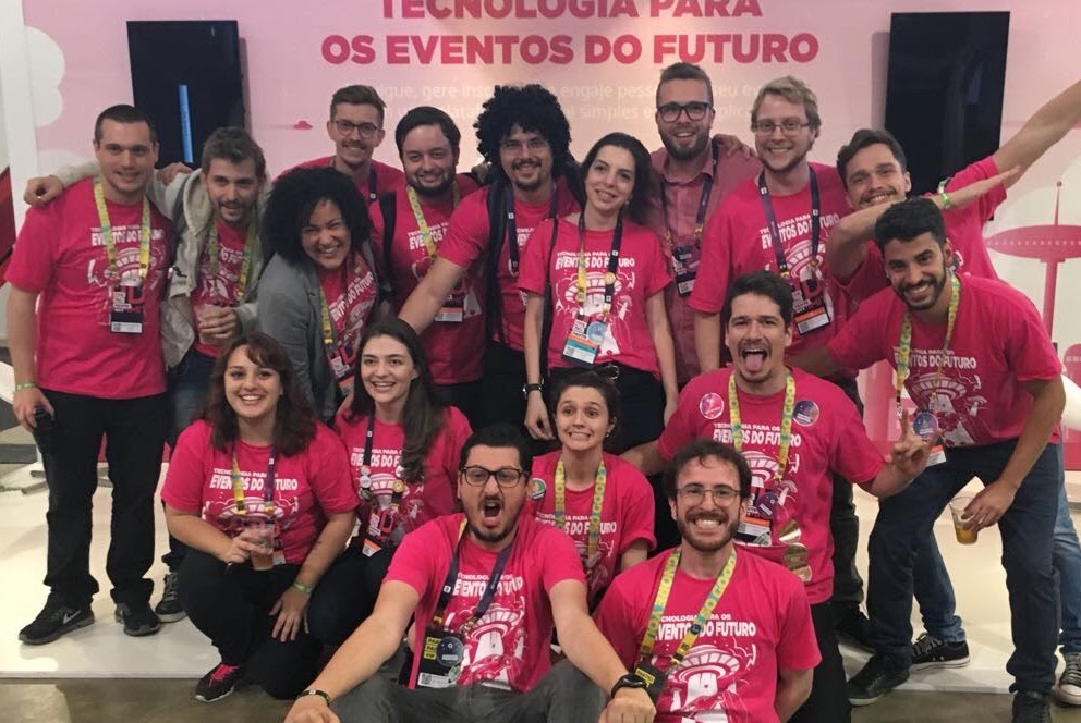 foto do time da mobLee em seu estande no RD Summit 2017